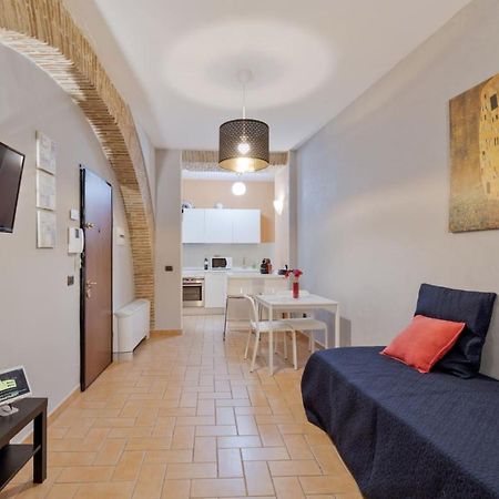 Roma Colosseum Apartment Bagian luar foto